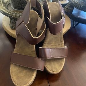 New brown wedges, size 6